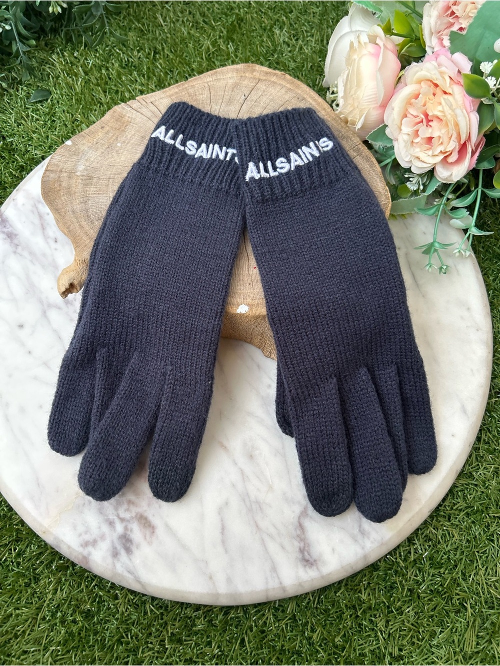 All Saints Navy Knit Logo Cuff Gloves
black knitted construction one size